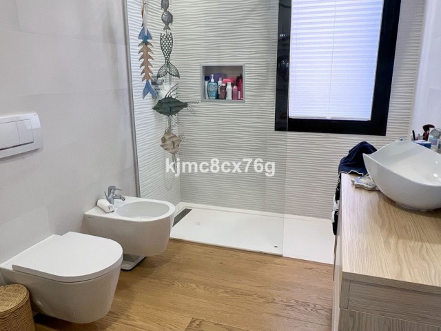 4 Bedrooms Apartment in Calahonda