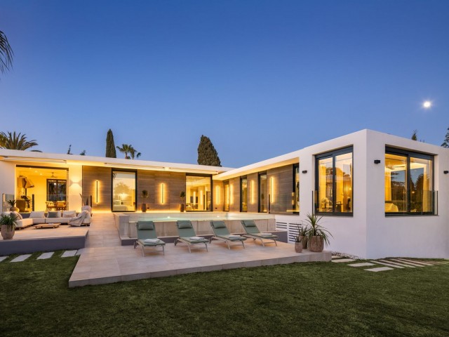 5 Schlafzimmer Villa in Nueva Andalucía