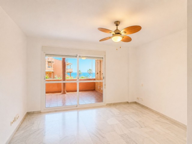 Appartement avec 3 Chambres  à Estepona