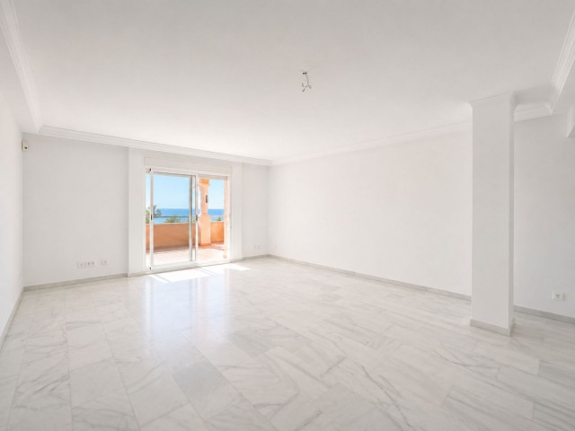 Appartement avec 3 Chambres  à Estepona