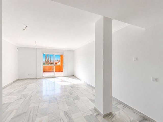 Appartement avec 3 Chambres  à Estepona