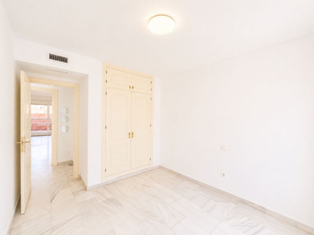 Appartement avec 3 Chambres  à Estepona
