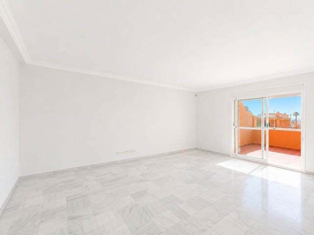 Appartement avec 3 Chambres  à Estepona