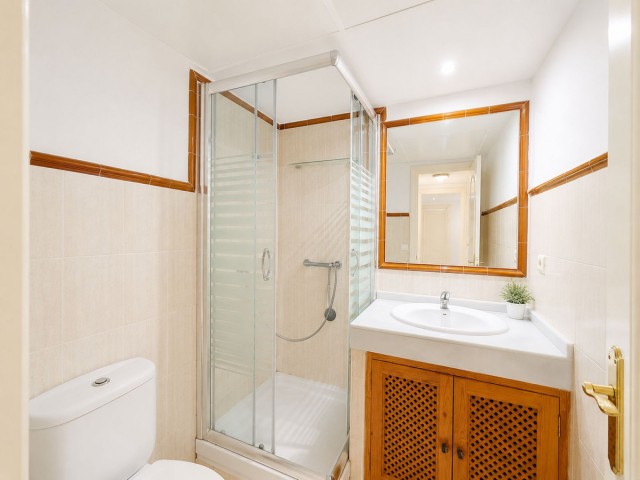 Appartement avec 3 Chambres  à Estepona