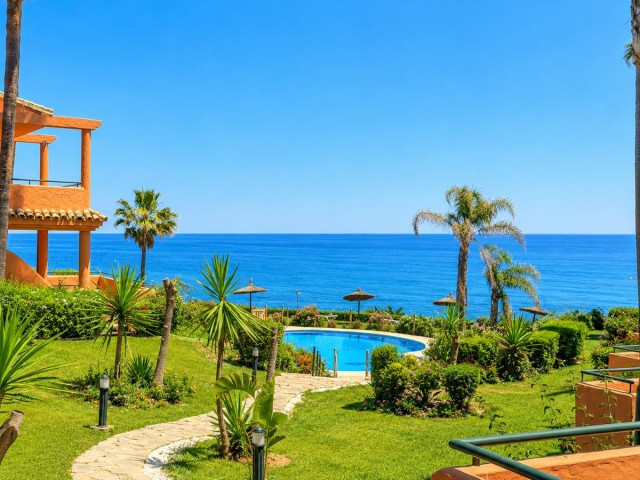 Appartement avec 3 Chambres  à Estepona