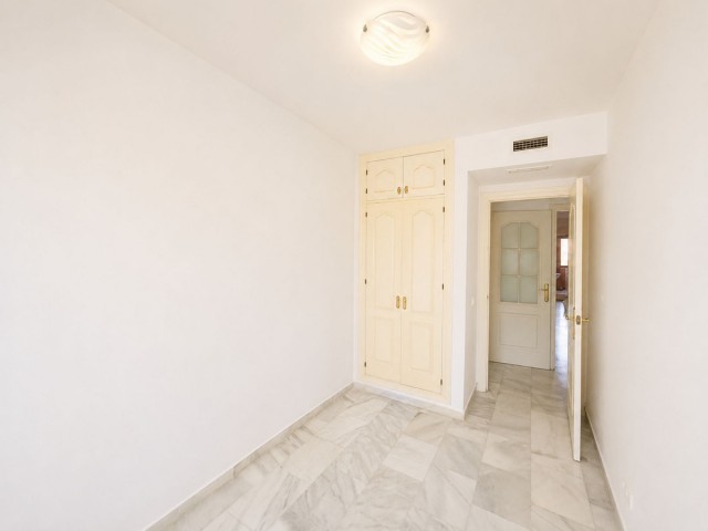 Appartement avec 3 Chambres  à Estepona