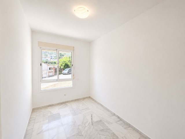 Appartement avec 3 Chambres  à Estepona