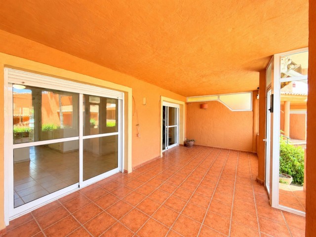 Appartement avec 3 Chambres  à Estepona