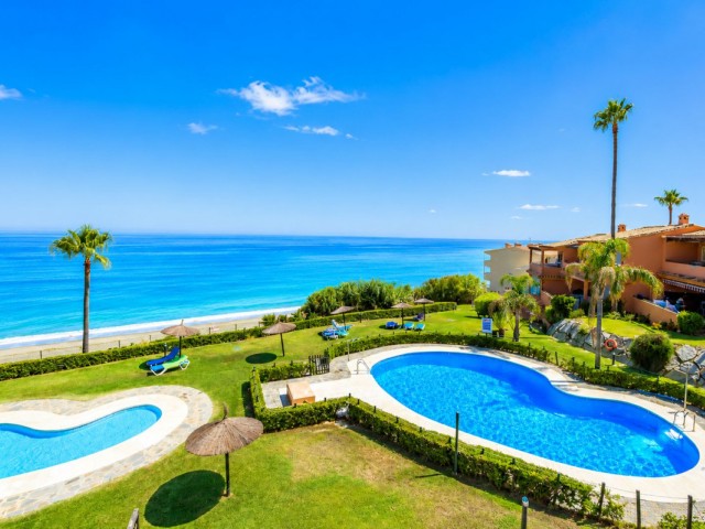 Appartement avec 3 Chambres  à Estepona