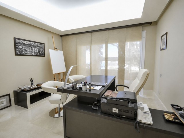 5 Bedrooms Villa in Marbella