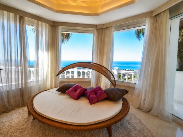 5 Bedrooms Villa in Marbella