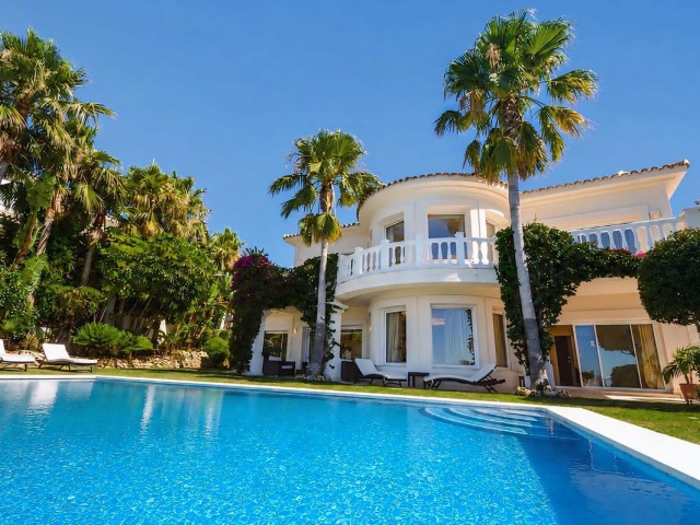 5 Bedrooms Villa in Marbella