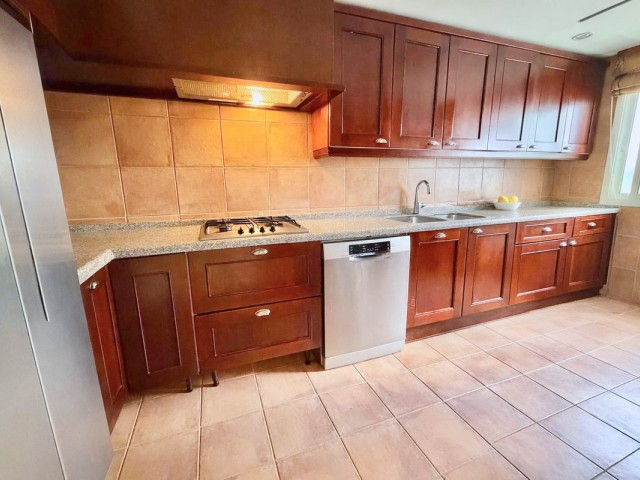 Maison mitoyenne avec 3 Chambres  à Estepona
