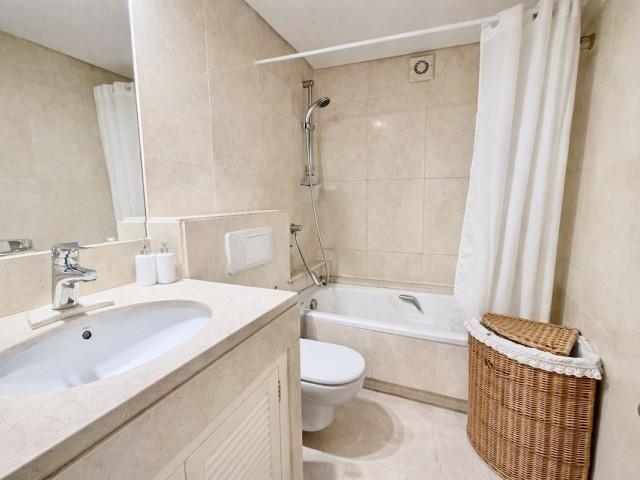 Maison mitoyenne avec 3 Chambres  à Estepona