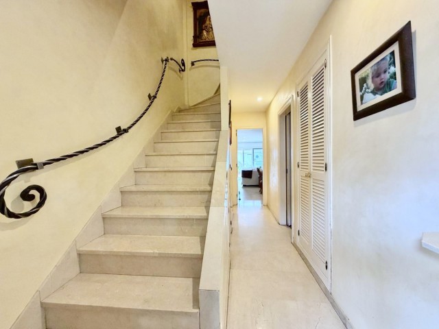 Maison mitoyenne avec 3 Chambres  à Estepona