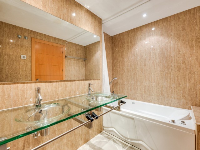 Penthouse avec 2 Chambres  à Estepona