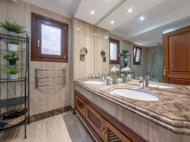 2 Bedrooms Apartment in Estepona