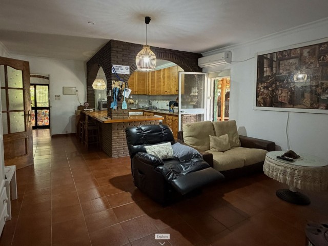 6 Bedrooms Villa in Estepona