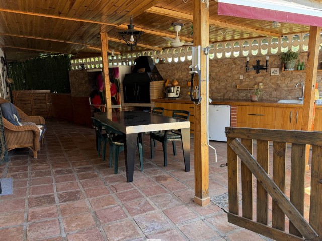 6 Bedrooms Villa in Estepona