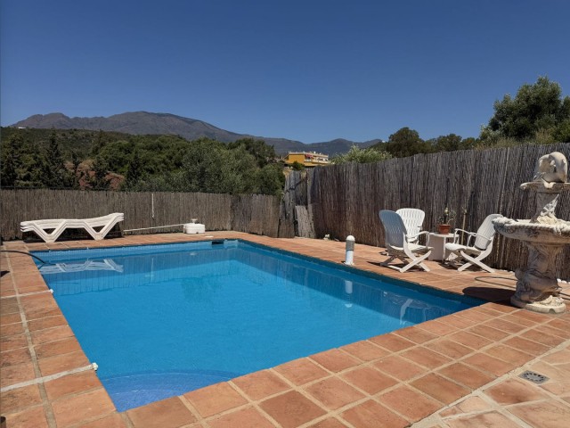 6 Bedrooms Villa in Estepona