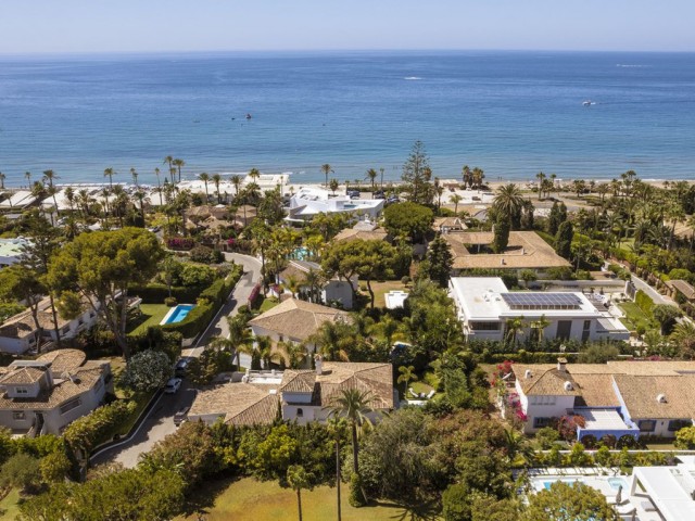 5 Bedrooms Villa in Los Monteros