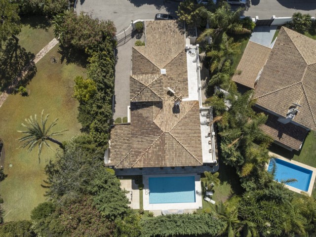 5 Bedrooms Villa in Los Monteros