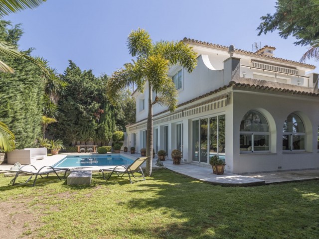 5 Bedrooms Villa in Los Monteros