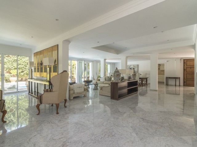 5 Bedrooms Villa in Los Monteros