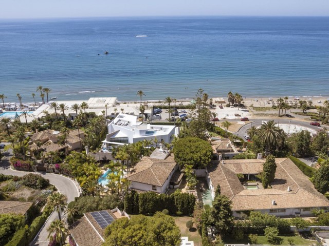 5 Bedrooms Villa in Los Monteros