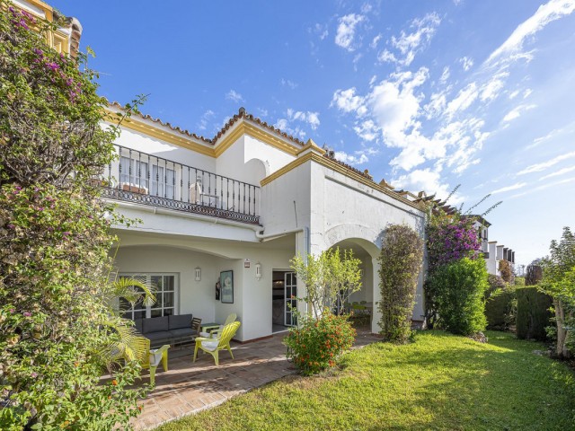 3 Bedrooms Townhouse in Estepona