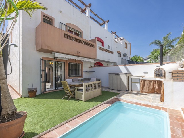 4 Bedrooms Villa in Marbella
