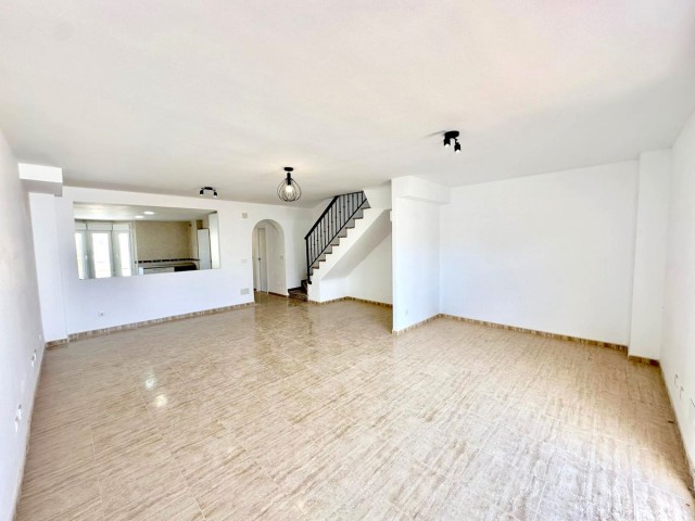 4 Bedrooms Townhouse in Los Boliches