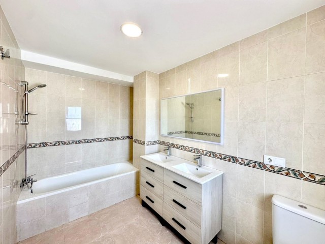 4 Bedrooms Townhouse in Los Boliches