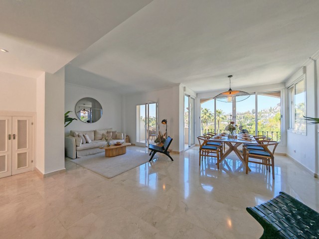 Apartamento con 2 Dormitorios  en Benahavís