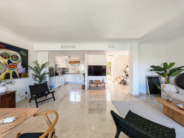 Apartamento con 2 Dormitorios  en Benahavís