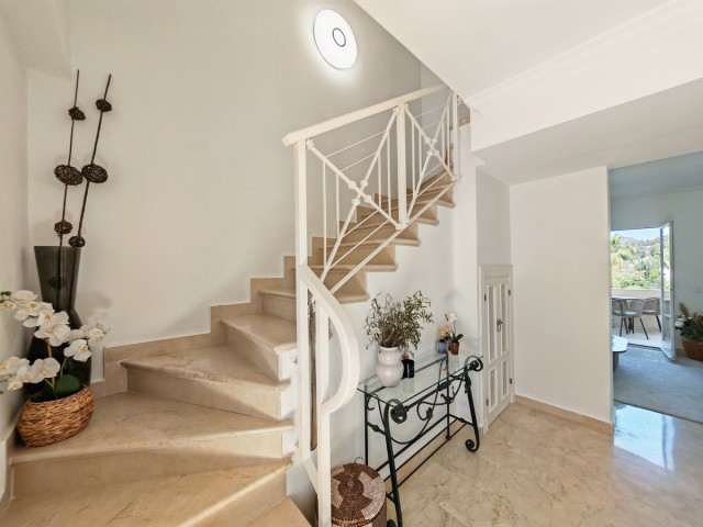 Apartamento con 2 Dormitorios  en Benahavís