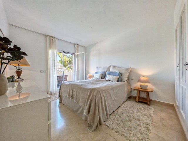 Apartamento con 2 Dormitorios  en Benahavís