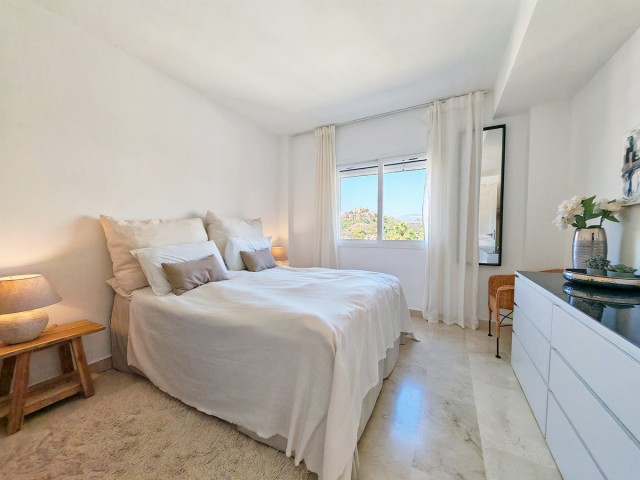 Apartamento con 2 Dormitorios  en Benahavís