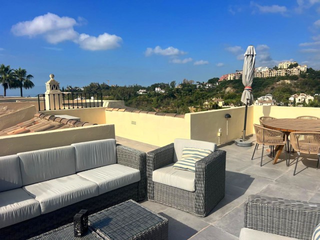 Apartamento con 2 Dormitorios  en Benahavís