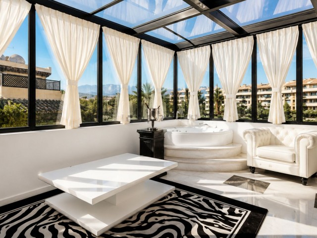 2 Bedrooms Apartment in Guadalmina Alta