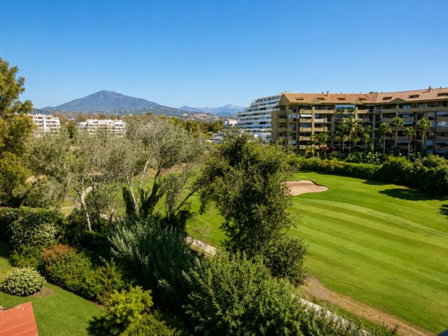 2 Bedrooms Apartment in Guadalmina Alta