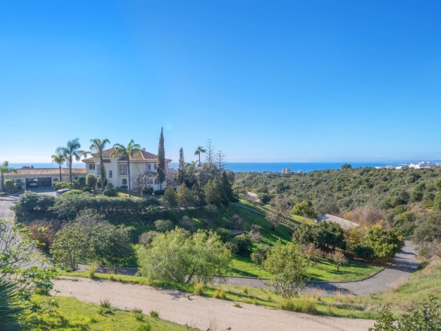 Villa con 8 Dormitorios  en Altos de los Monteros
