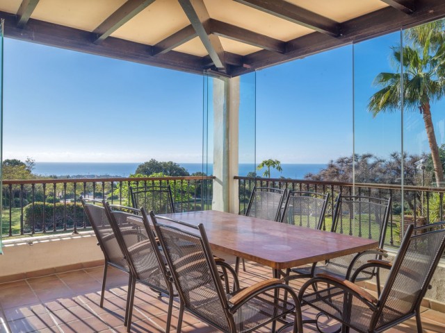 Villa con 8 Dormitorios  en Altos de los Monteros