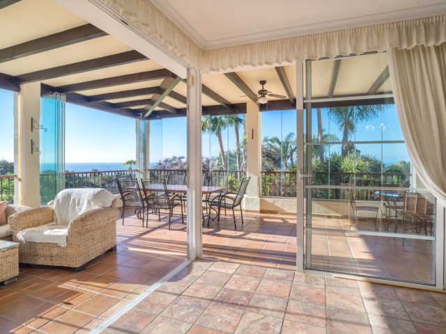 Villa con 8 Dormitorios  en Altos de los Monteros