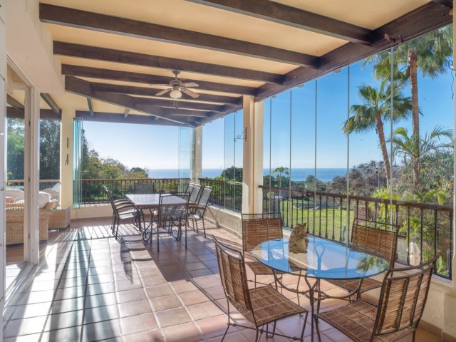 Villa con 8 Dormitorios  en Altos de los Monteros