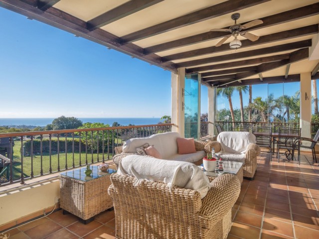 Villa con 8 Dormitorios  en Altos de los Monteros