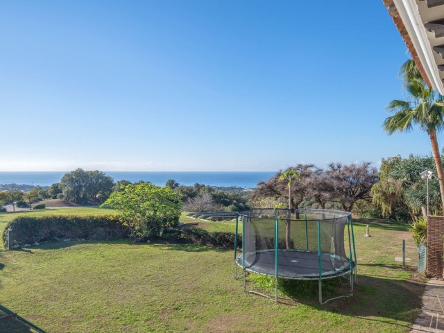 Villa con 8 Dormitorios  en Altos de los Monteros