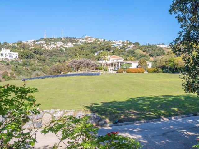 Villa con 8 Dormitorios  en Altos de los Monteros