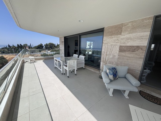 Apartamento con 3 Dormitorios  en Selwo
