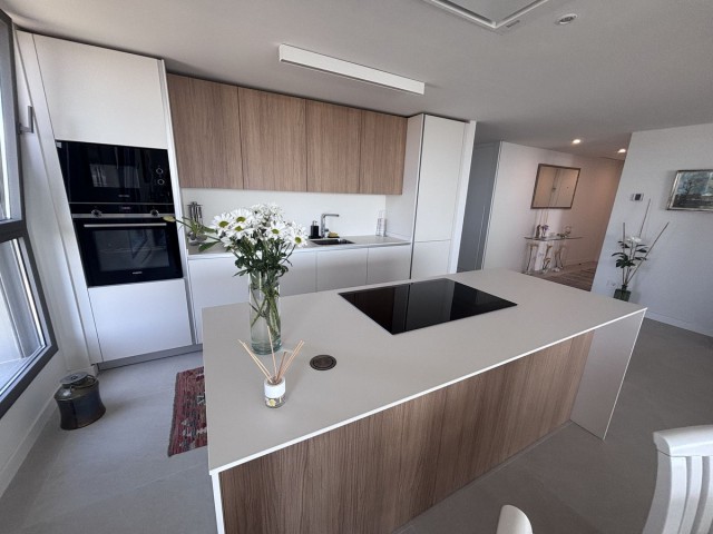 Apartamento con 3 Dormitorios  en Selwo